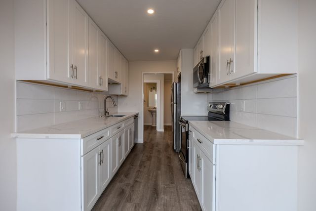 765 Rand Ave #400, Oakland, CA 94610